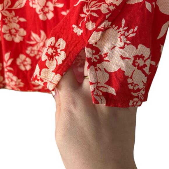 Red Floral Button-Up T-shirt Tropical Print Lightweight Relaxed Vacation Style - Picture 3 of 5